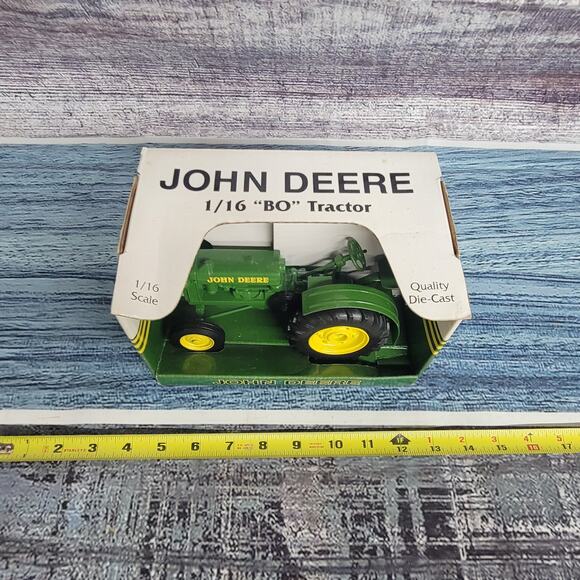 Speccast 1/16 scale John Deere model BO diecast tractor green and yellow - Picture 2 of 6
